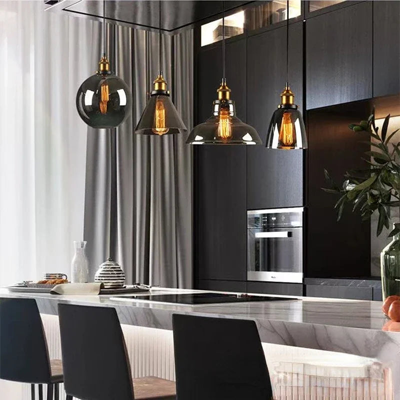 Nordische Glas-Pendelleuchte im Industrial-Vintage-Stil