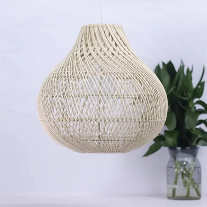 Handgeflochtene Rattan-Pendelleuchte im Tropfendesign