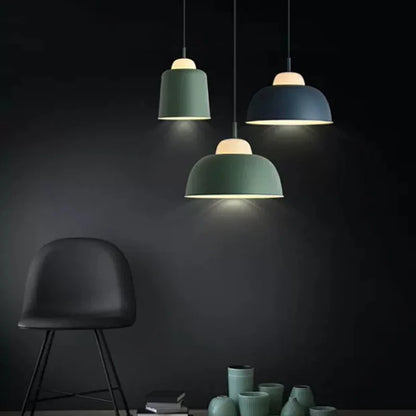 Moderne Farbige Pendelleuchte aus Aluminium