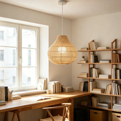 Handgeflochtene Rattan-Pendelleuchte im Tropfendesign